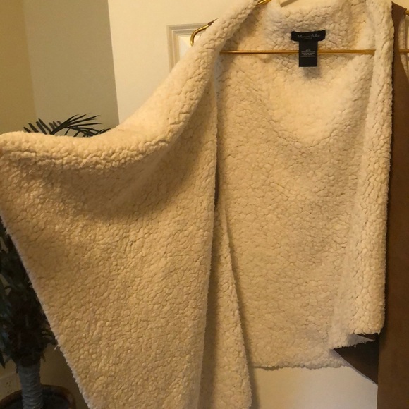 Sherpa Lined Marcus Adler Drapey Vest - Picture 4 of 5